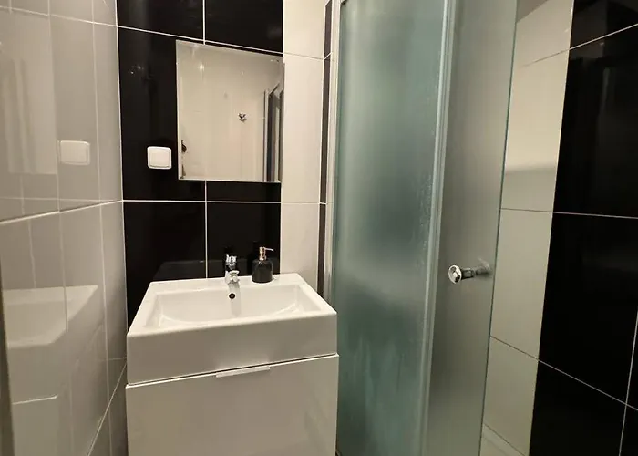 Kutuzovova Free Parking